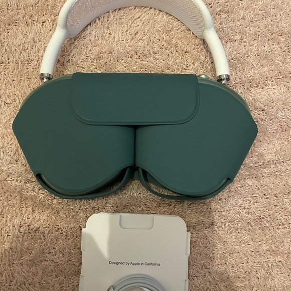 Apple green headpiece with charging case